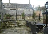 Black Horse Inn Hotels near Halifax Road Yew Park