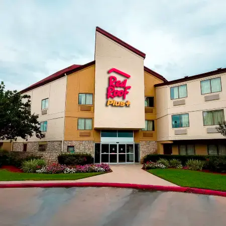 Red Roof PLUS+ Houston - Energy Corridor Отели рядом с достопримечательностью «Энерджи Коридор»