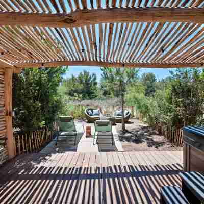 Les Pesquiers Hotel Exterior