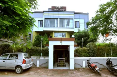 Kanchan Recreation Hotels in Maheshwar