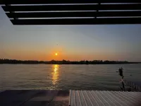 Glorilla Amphawa Riverside 班考堯住宿飯店