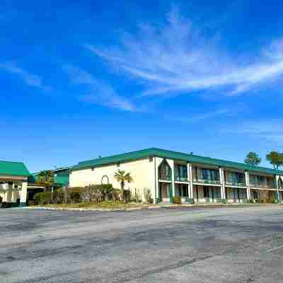 Super Inn & Suites by OYO Milledgeville Hotel Exterior