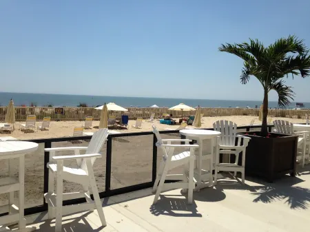 Direct Oceanfront, Tiki Bar & Grill, Saunas, Gym,Tennis, Wifi & 3 Pools, 10% Off