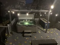 Clifton Scenic Lodge 3BR 2BA: Private Hot Tub, Spacious Patio, Offstreet Parking