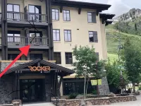 Prime Location Inside Palisades Village.  Steps to Gondola. 1 Bdrm -Sleeps 4