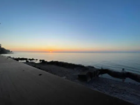 Lakefront Loft-Perfect Couples Getaway--Rent 2 Get 3rd Free-Until April 1- Ask!