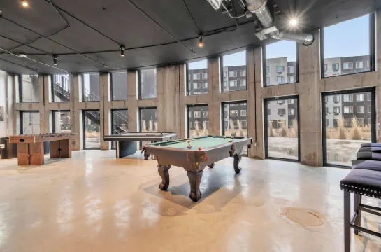 Pink Heaven Cozy Studio Apt. Near NYC/EWR with an Indoor Pool & Free Parking