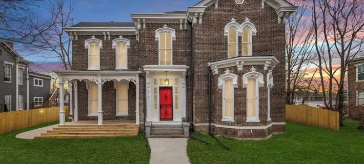 The House On Main-Sleeps 16/ Historic Home/ KHP 11min/ Ark 30min/ Walk Downtown Hotels in Georgetown