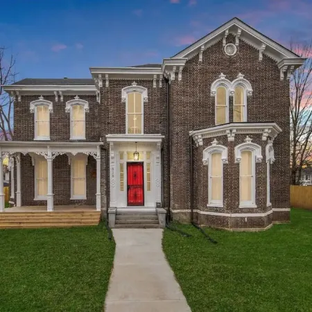 The House On Main-Sleeps 16/ Historic Home/ KHP 11min/ Ark 30min/ Walk Downtown