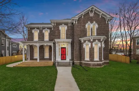 The House On Main-Sleeps 16/ Historic Home/ KHP 11min/ Ark 30min/ Walk Downtown