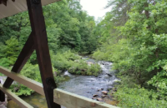 Romantic Tranquil  Riverfront Cottage Rushing Crystal Clear Water Best Rate - 4-Star
