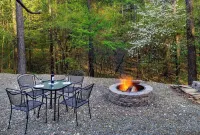 Legends Lair-Mountain Hideaway, Woodburning Fireplace, Hot Tub, Jetted Tub🔥🌊🌲 - Gym