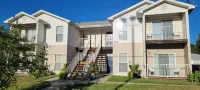 Fully Renovated, Luxurious unit awaits you! Ξενοδοχεία στην πόλη 