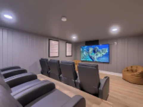 New! Sleeps 16! Across from Sight&Sound! Location! 斯特拉斯堡酒店