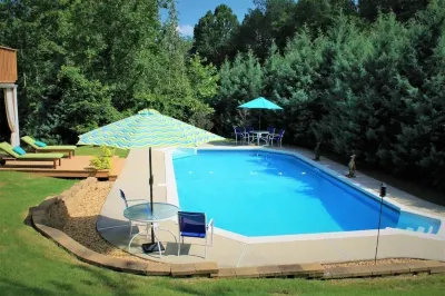 2 Br. 1 Bath guest suite with theater and pool! Grace Pointe Community Church 주변 호텔