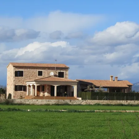 Wonderful finca with a large pool and barbecue kitchen near Es Trenc!