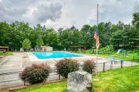 Cozy Lakefront Home Steps to Pool, Close to Lake & Skiing and All Fun Amenities