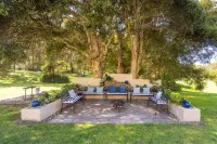 The Valley Way Luxury Estate Hotels in Wyong