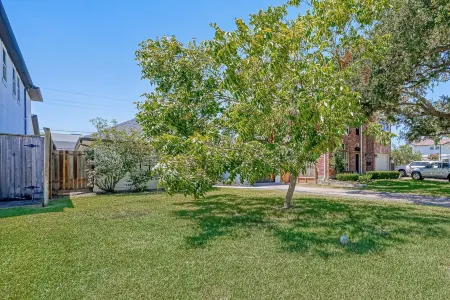 Stylish-Cozy 2-br in Bellaire relaxing home for the family and pet-friendly