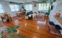 High Set 1 bedroom apartment with views central Atherton