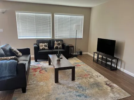 Serene 2bed/1bath condo with parking Отели рядом со станцией Fresno Station