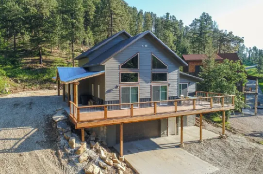 Lazy Dog Lodge, Hot Tub, AC & Activities Near Black Hills