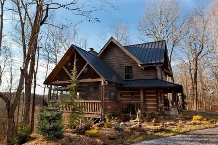 Caspian Cottage - Secluded log cabin on 150 acres