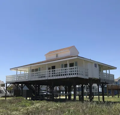 Salt Air Cottage: Beachfront Charming & Luxe home! 갈베스턴 섬 주변 호텔