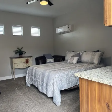 New Comfy Cozy Casita near the Lakes, Dunes & Golfing! Perfect Couples Getaway!