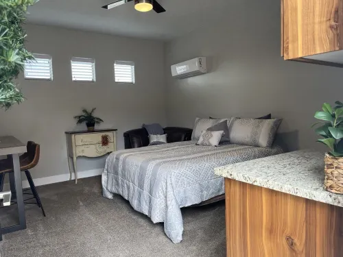 New Comfy Cozy Casita near the Lakes, Dunes & Golfing! Perfect Couples Getaway!