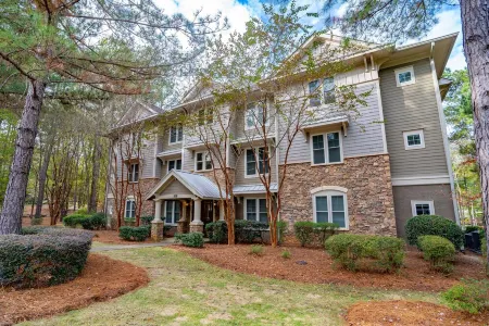 Charming Reynolds Condo; WALK TO THE RITZ; On Golf Course