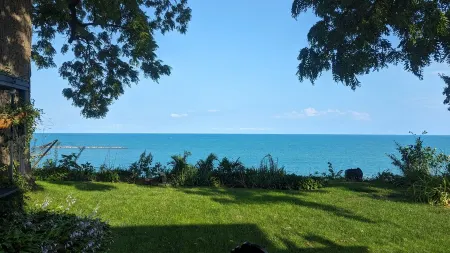 Scenic Waterfront Lake Michigan Escape Отели в г. Racine County