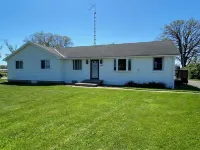 Lake Erie Home near the lake with boat parking. Hotels in Berlin Township