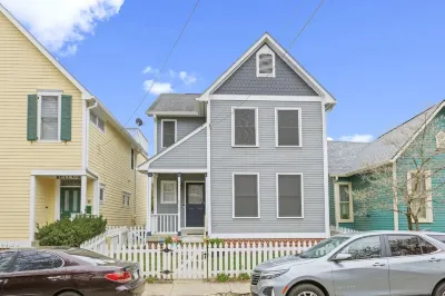 Indy- Mass Ave and Bottleworks District Fountain Square Theatre Building周辺のホテル