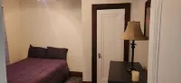 Cozy second floor deplex 2-bedroom in peaceful Kenosha with AC, heat and WiFi 아트 켈러 필드 주변 호텔