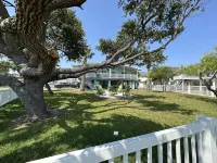 House, 4 Bedrooms + Sunroom, 2.5 Baths, Sleeps 13 Hotels near Paradise House