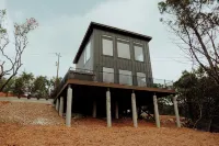 Overlook Tower - Views, Hot Tub, RV/Tesla Hookup & Plenty of Parking!