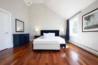 Pristine Lake House W/ Guest Suite - Perfect for every season!