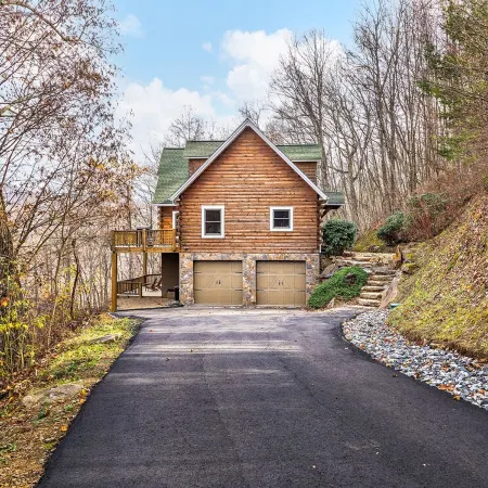Breathtaking Mountain View Luxury AVL Cabin w/Hot Tub, Fireplaces, Hi-Speed Wifi
