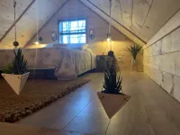 WINDROCK CABIN THAT IS 5 MINUTES AWAY FROM GENERAL STORE AND TRAIL HEADS BEAUTY!