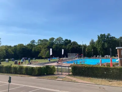 Vacation apartment "NorderhusWH2) with 70sqm - quiet central location - with balcony Hotel in zona Tönning