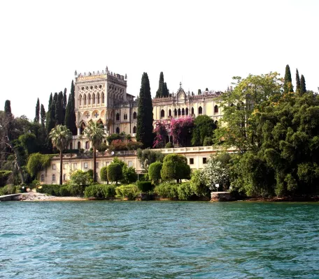 Holiday Home from the 15 century in the historic centre of Muslone Hotels in Gargnano