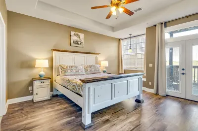 Rustic Fields-WALK IN, Lake views, Sleeps 9, Pools, next to Silver Dollar City Hotels in Indian Point