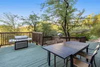 6 bedroom spacious cabin near Watson Lake, sleeps 14
