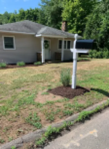 Guilford home -self check in, off-street parking