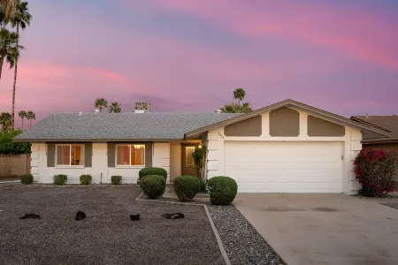 Sunshine Get-a-way in Tempe! We are close to Phoenix Airport and Spring Training Отели рядом с достопримечательностью «Painting with a Twist»