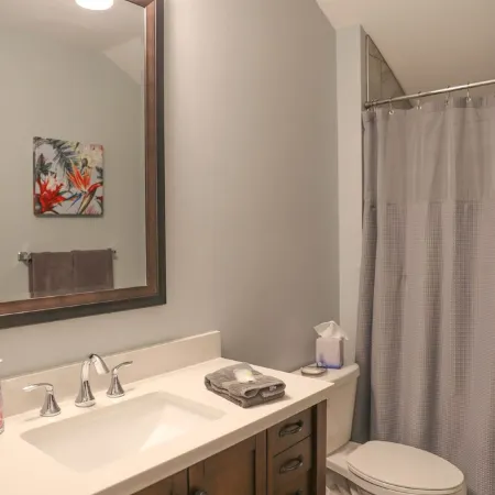 Hawk Nest Apartment-Walk to downtown & the water! New heated POOL!