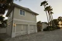 Beach Trail Beauty Beachfront Pool Home / Firepit on Gulf