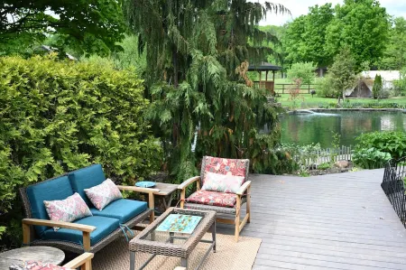 Scottland Yard Farm -Queen's Quarters