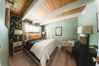 Annie's Place- Newly renovated with EV charging.